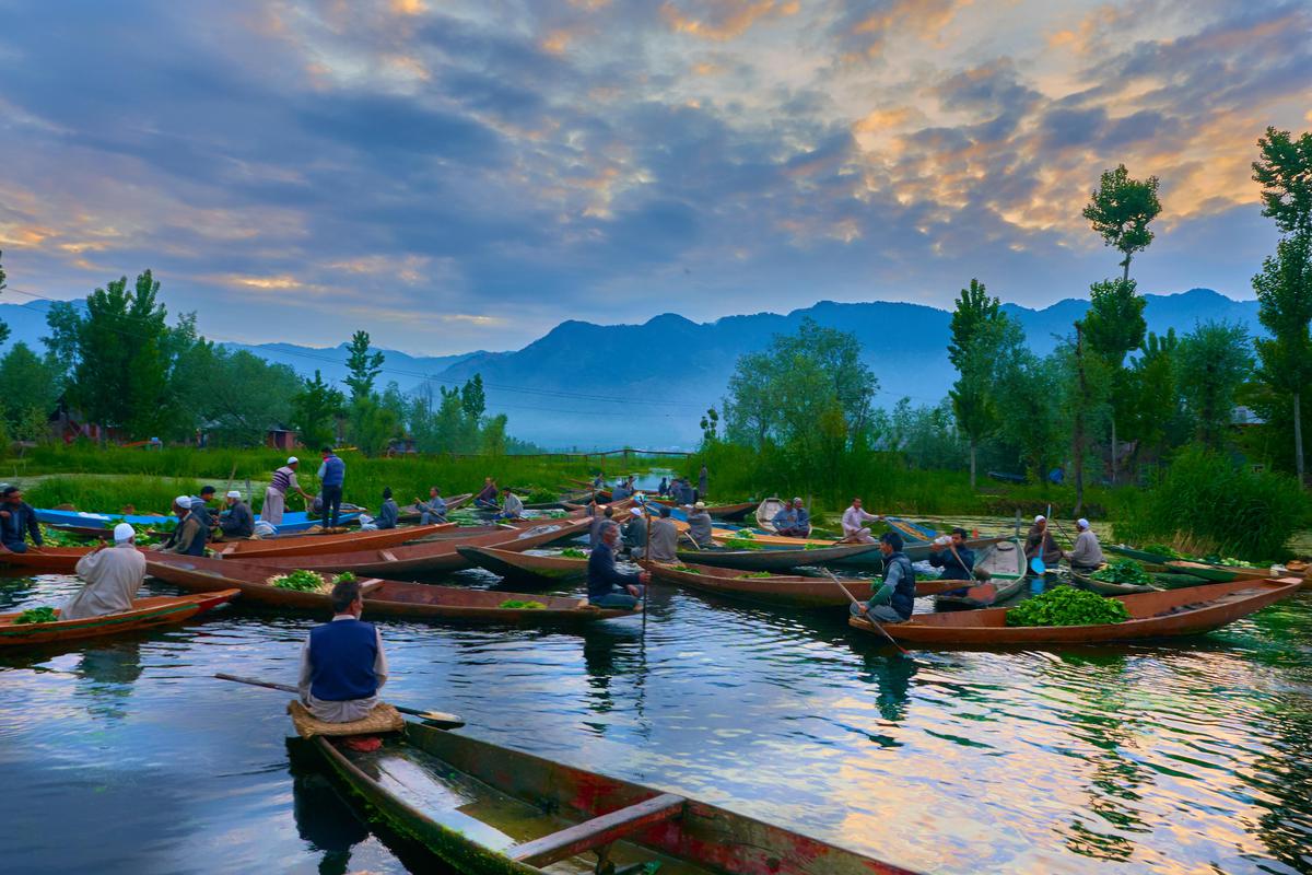 Image of Water transportation, Nature, Natural landscape, Water, Sky, Reflection etc.