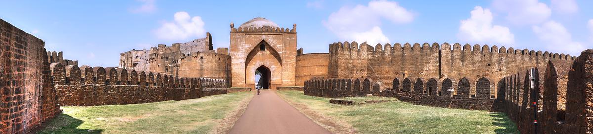 Image of Historic site, Fortification, Medieval architecture, Landmark, Building etc.