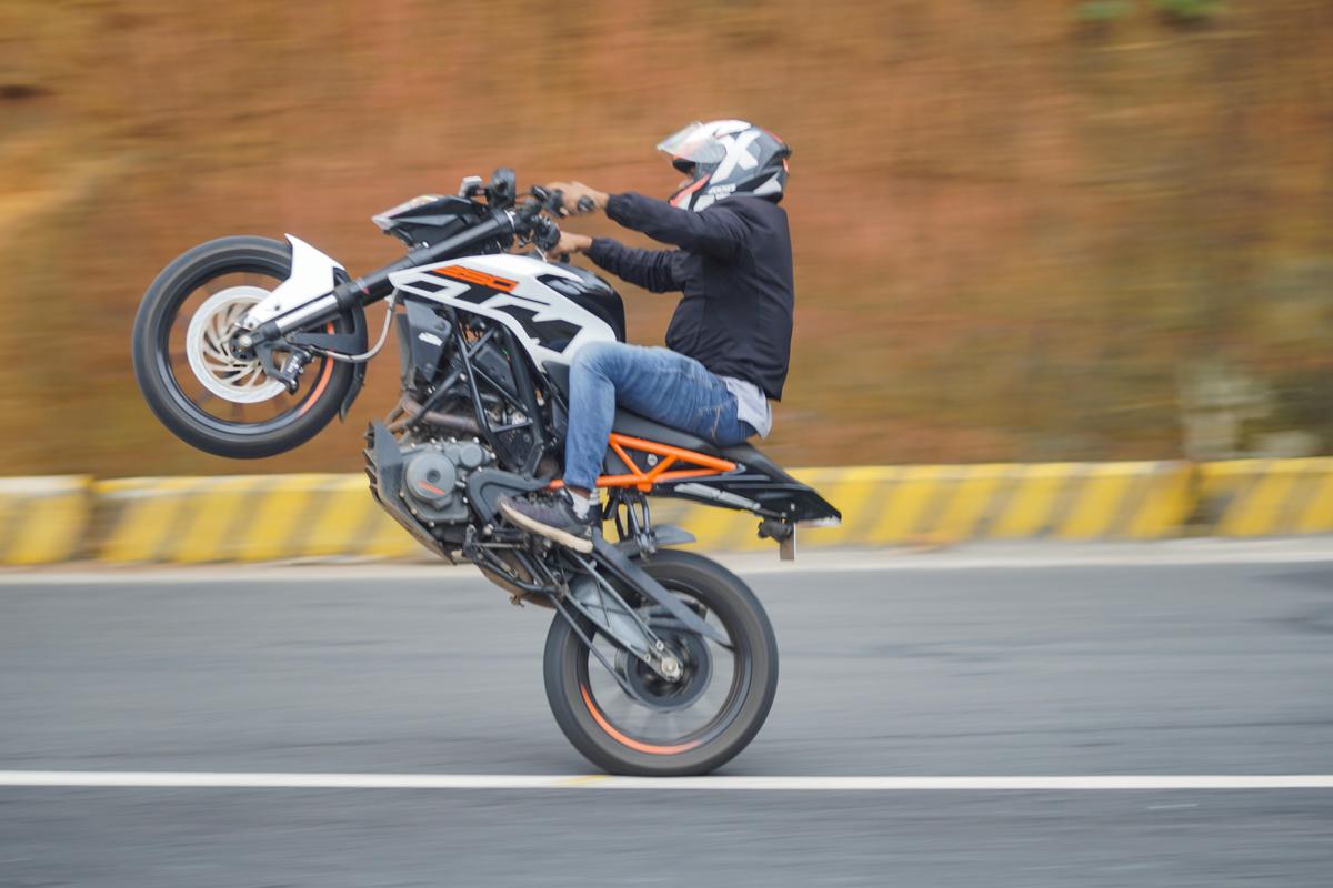 Image of Land vehicle, Motorcycle, Vehicle, Stunt performer, Motorcycle racer, Motorcycling etc.