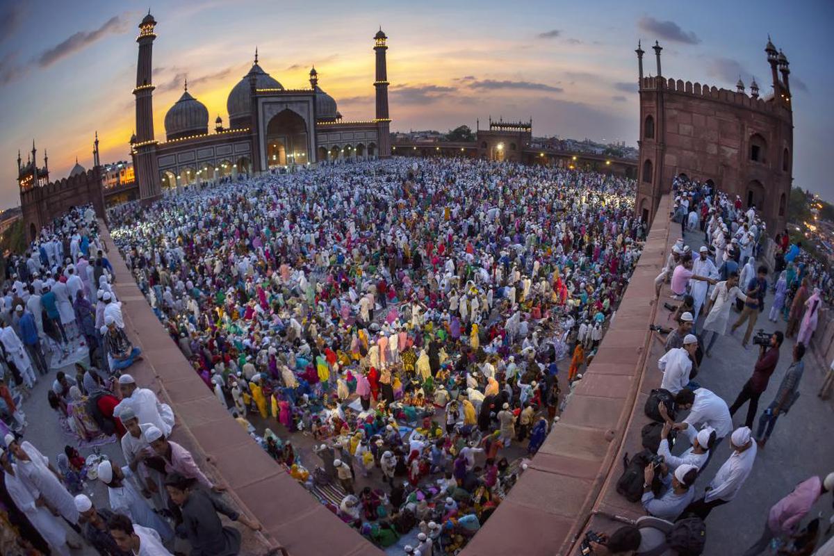 Image of Crowd, People, Pilgrimage, Audience etc.