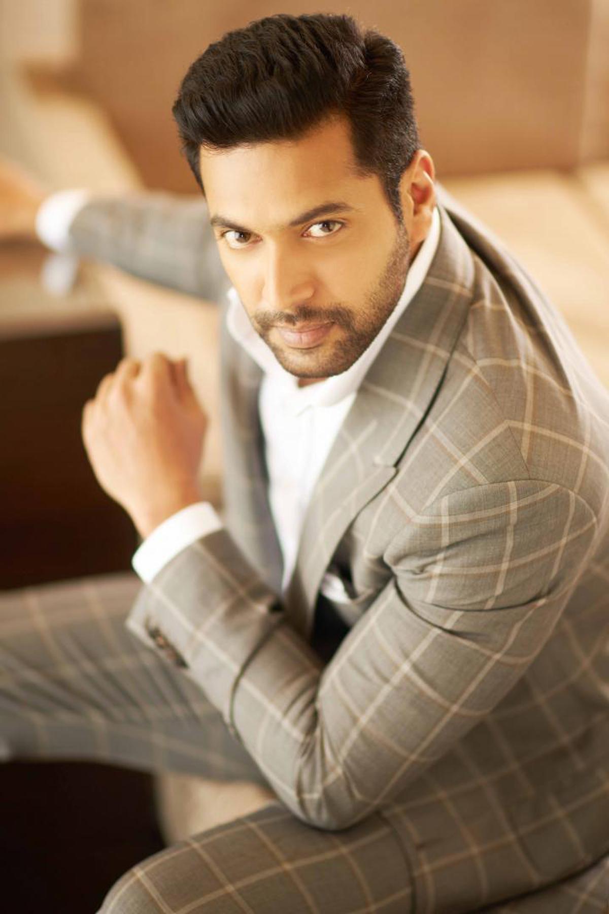 Image of Suit, Formal wear, Forehead, Gentleman, White-collar worker, Chin etc.