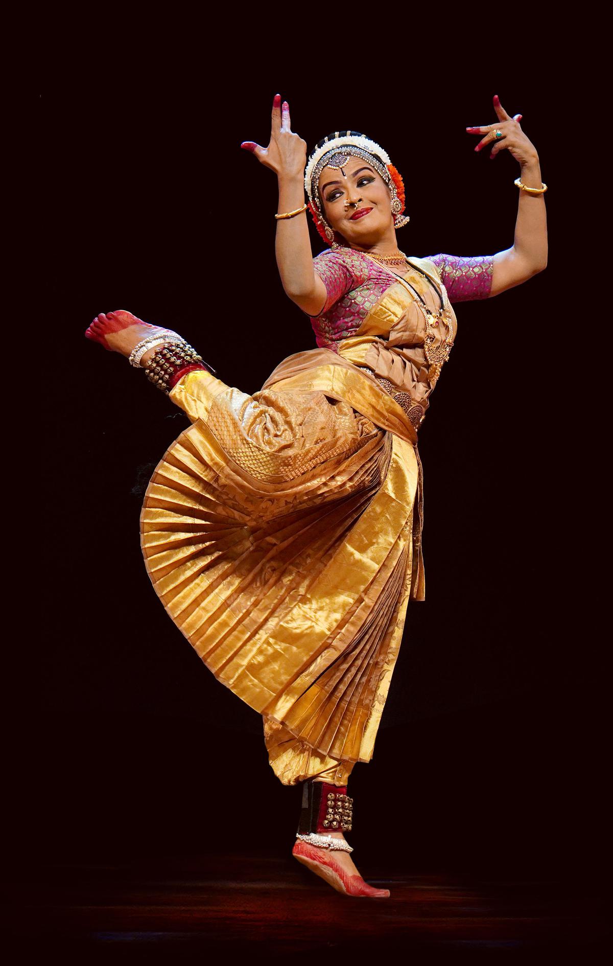 Image of Dancer, Entertainment, Performing arts, Dance, Performance, Folk dance etc.