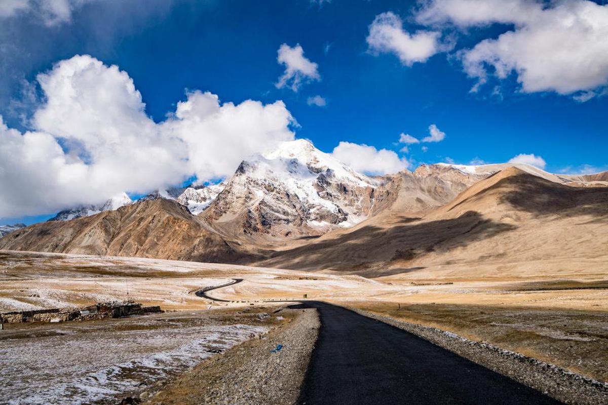 Image of Highland, Sky, Mountainous landforms, Mountain, Mountain range, Wilderness etc.