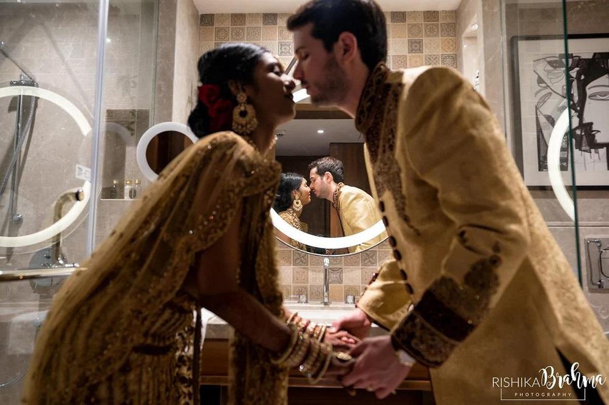 Image of Couple, Mirror etc.