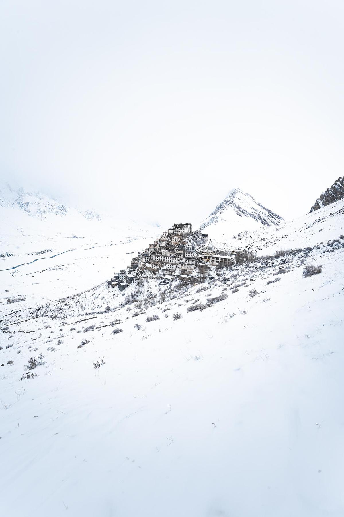 Image of White, Snow, Glacial landform, Mountainous landforms, Mountain, Geological phenomenon etc.