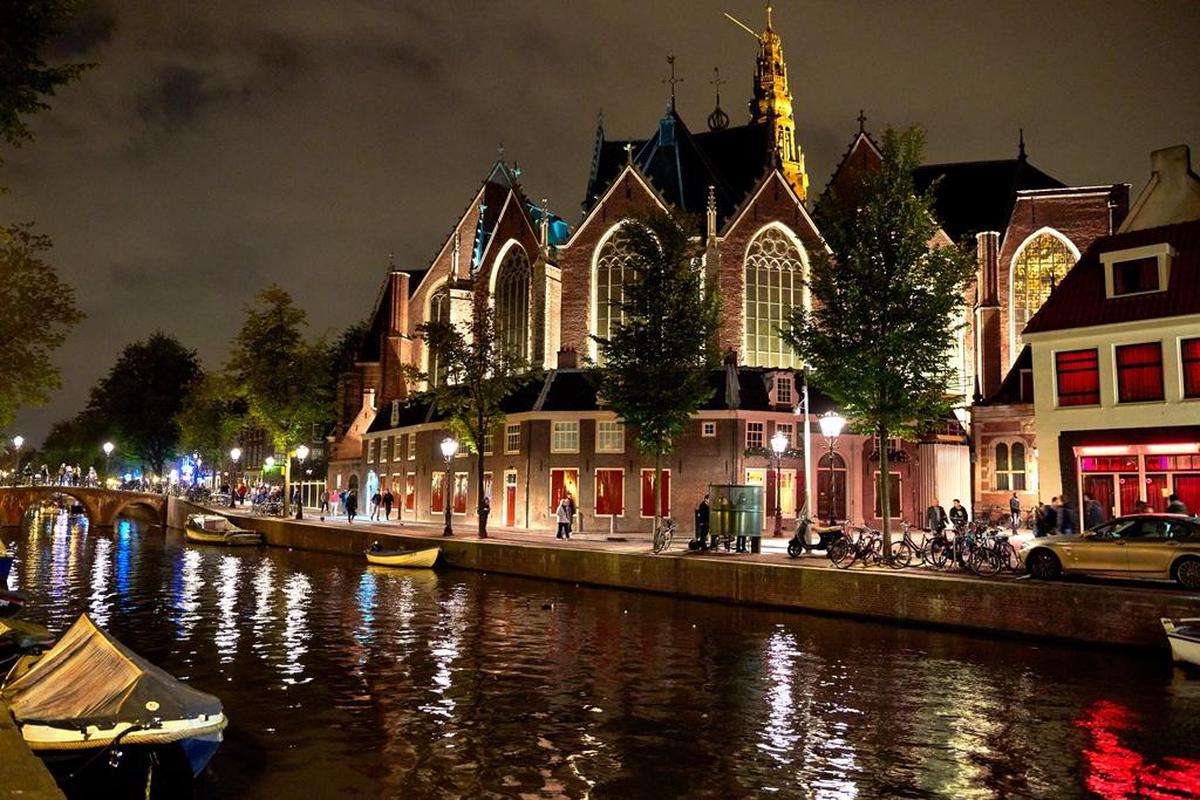 Image of Sky, Building, Light, Town, Architecture, Canal etc.