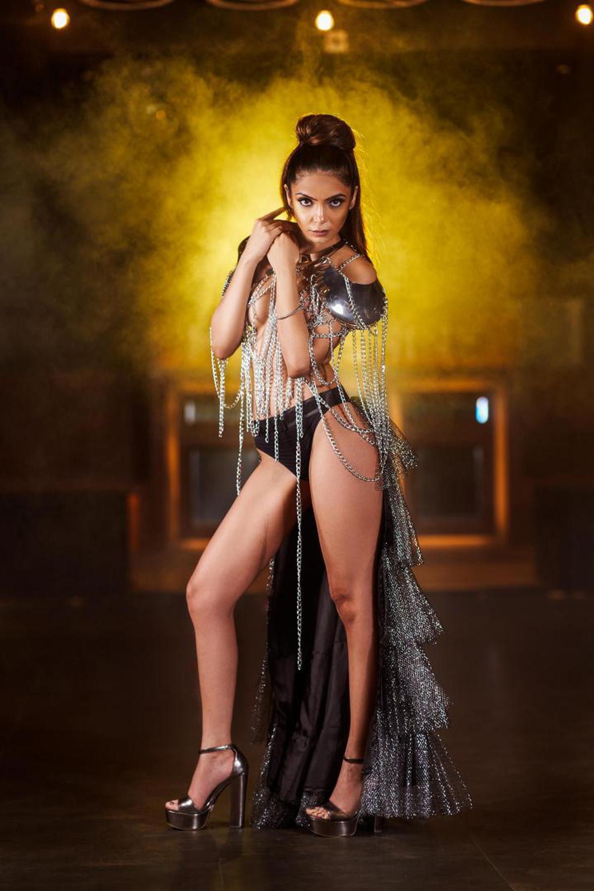 Image of Fashion model, Fashion, Beauty, Leg, Yellow, Lady etc.