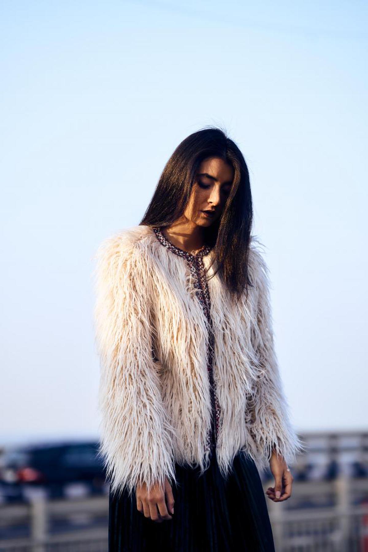 Image of Fur, Hair, Clothing, White, Street fashion, Fur clothing etc.