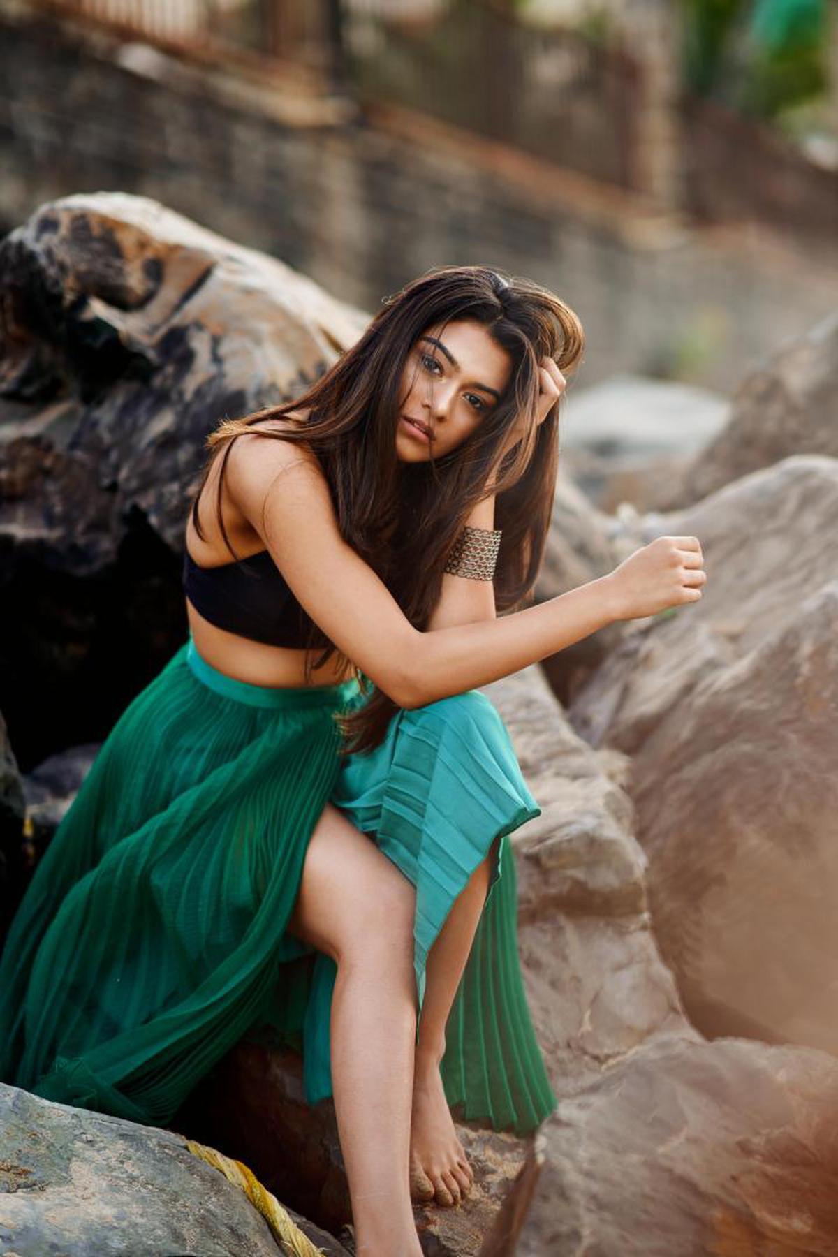 Image of Photograph, Lady, Beauty, Photo shoot, Green, Skin etc.