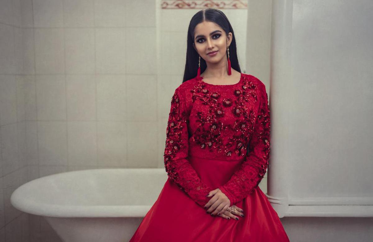 Image of Clothing, Red, Dress, Formal wear, Maroon, Lady etc.