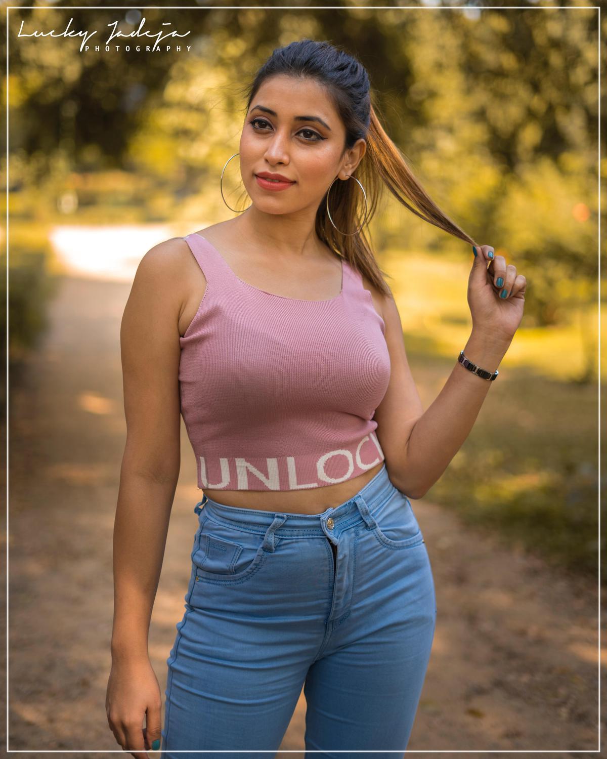 Image of Clothing, Beauty, Jeans, Abdomen, Navel, Photo shoot etc.